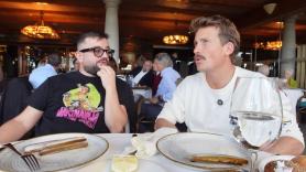 Cocituber le saca el tema de 'La Revuelta' y la política a Grison y éste acaba confesando qué hizo la única vez que ha votado