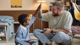 Roy y Anneke, pareja que lleva 25 años cuidando a niños de acogida: "Todos lo hacemos juntos; tú formas parte de ello"