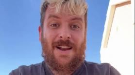 Un francés entra en un restaurante en España, su hijo se pone a llorar y sentencia por lo que hace el camarero