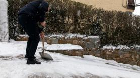 Giro radical en el tiempo: la AEMET confirma un frente con tiempo invernal y activa el aviso amarillo por nevadas de hasta 5 centímetros de nieve en Madrid