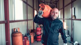 Las bombonas de butano se convierten en uno de los objetos más preciados en la sexta ciudad más poblada de España: "La demanda es muy elevada y cuando se acaban, se acaban"