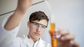 Jackson, joven, logra una fusión nuclear en su cuarto y el FBI llama a su puerta: "Por suerte, seguí siendo un hombre libre"