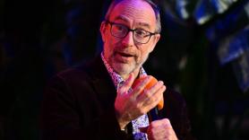 Jimmy Wales, fundador de la Wikipedia: "Si la gente cree que tomamos partido en los temas, será un gran problema a largo plazo"