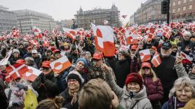 Miles de personas recorren Copenhague al grito de "Groenlandia no está en venta"