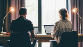 Multan con 120 euros a una mujer de Lugo que le dio un paraguazo a su compañero de piso por grabarla mientras comía