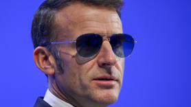 Qué es la hemorragia subconjuntival, la afección "benigna pero aparatosa" que obliga a Macron a llevar gafas de sol