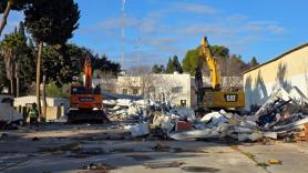 Excavadoras israelíes comienzan a destruir el complejo de la UNRWA en Jerusalén Este