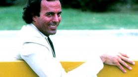 "Entendían que estábamos en la época de la colonización": el nuevo frente de Julio Iglesias, demandado por despido improcedente a tres trabajadores