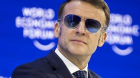 Macron, con gafas de sol, pide a la UE no tener miedo a usar el mecanismo anticoerción europeo