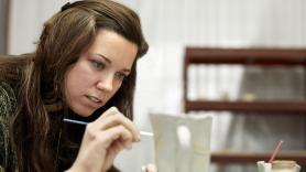 Belén, de financiera en una multinacional tecnológica a montar un taller de alfarería: "Al estar dos horas concentrada es una desconexión casi meditativa"