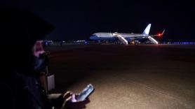 Trump llegará con retraso a Davos: el Air Force One le da un susto en pleno vuelo