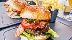 Un bar se pasa el juego con el nombre que ha puesto a sus hamburguesas: su ingenio es sencillamente espectacular