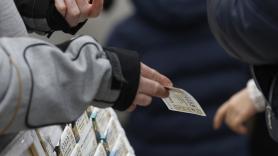 Roba joyas y relojes en una casa, pero el plan se trunca al 'tocarle la lotería' y acaba detenido