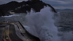 Alerta por riesgo de desabastecimiento de supermercados en el norte de España por el temporal: los camiones, parados