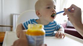 Lío en un restaurante vegano por negarse a calentar un potito de ternera: "Me llamaron fascista y talibana"