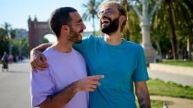 Ethan (33) vive en un ático en Barcelona porque le sale más barato volar 1.550 kilómetros hasta su oficina en Londres que pagar una hipoteca en Reino Unido: "Es una calidad de vida completamente diferente"