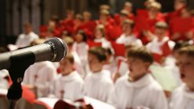 Laura (26), de cantar en misas por 44 euros a ganar hasta 3.000 al mes: "La inseguridad financiera es muy estresante"