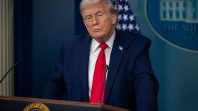 Trump confirma el envío de "una enorme armada" a Irán y amenaza con llevar a cabo "un ataque mucho peor que el de junio" si Teherán no negocia