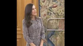 Las cámaras captan lo que hace Letizia en este momento: se da cuenta de algo y no duda en decirlo