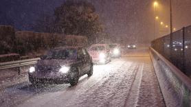 El temporal de nieve y lluvia Kristin afecta a 90 carreteras, deja 37 cortadas y se ceba con Cádiz y Madrid