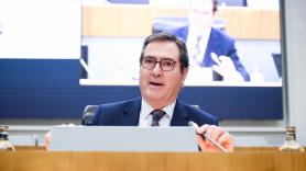 La CEOE rechaza las "fórmulas trileras" del Gobierno para compensar el alza del salario mínimo