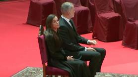 Las cámaras captan este gesto entre Letizia y Felipe VI en la misa funeral por las víctimas de Adamuz que dice mucho de su relación