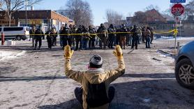 Trump manda, el 'zar' obedece: Homan anuncia una 'desescalada' en las redadas del ICE en Minneapolis ante la crisis social