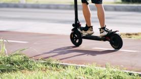 Confirmado por el BOE: multa de hasta 800 euros si conduces tu patinete eléctrico y no has hecho estos trámites