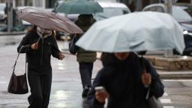 Muchos se preguntan cuándo va a dejar de llover y la AEMET avisa de un febrero complicado si quieres tender fuera de casa