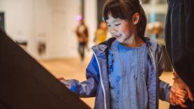 Hansje, 56 años, deja su trabajo por su pasión y deja de tener dolores: "Los niños estaban felices"