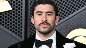 Bad Bunny no solo hizo historia en los Grammy con su premio y su discurso, también con su traje