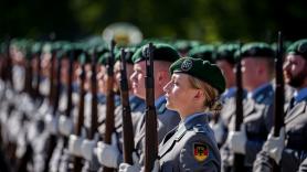 Tienen 9.000 búnkeres pero no pueden parar un dron: el mito del ejército suizo se derrumba ante la amenaza rusa y el nuevo desorden mundial