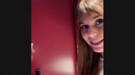 El cartel que cuelga un restaurante dentro de la puerta del baño arrasa: les pasa tantas veces que ya se han visto obligados