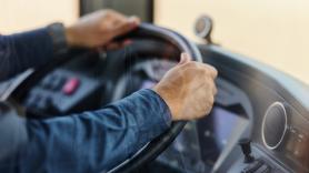 Era gerente de McDonald's y lo dejó todo para cumplir su sueño: conducir la línea de autobús de su infancia