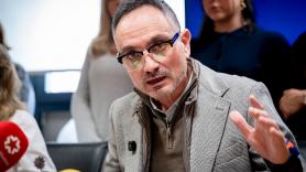 Claves del escándalo de presunto acoso sexual y laboral del alcalde de Móstoles a una concejala que salpica al PP y a Ayuso: ella se defiende atacando