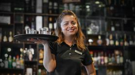 Estefi, argentina viviendo en Ibiza: "Gana entre 2000 y 2500 euros de promedio cualquier persona que trabaja en una barra"