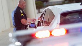 Condenan a un hombre que llevaba 500.000 euros encima y afirmó que había vendido un cuadro de Monet