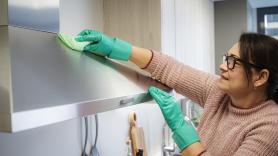 Elida, trabajadora del hogar peruana en España, gana hasta 2.000 euros al mes: "Trato de acomodarme los horarios"