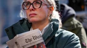 De la "nueva edad dorada" al "reinicio estratégico": la motosierra de Bezos en el 'Washington Post'