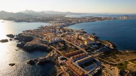 Un youtuber británico se fija en los precios de la vivienda en un pueblo del Mar Menor: "Parece un poco caro para la infraestructura que tienes y para los servicios que tienes"
