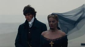 Ni una adaptación fiel ni una reinterpretación rompedora: la 'Cumbres borrascosas' de Margot Robbie y Jacob Elordi es un romance superficial con envoltorio pop