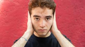 Nathan, paciente de hiperacusia: "Algunos sonidos causan dolor físico agudo, como quemaduras o descargas eléctricas"