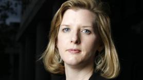 "Tío Jeffrey": renuncia la abogada jefe de Goldman Sachs tras revelarse mensajes con Epstein