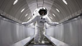 Los astronautas y sus costumbres antes de viajar: de plantar árboles a firmar puertas