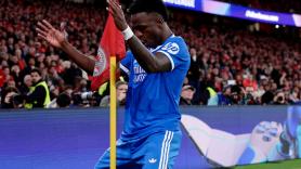 Vinicius acerca al Real Madrid a octavos de la Champions en un partido que tuvo que suspenderse por los insultos racistas