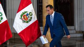 El Congreso de Perú aprueba una moción de censura contra el presidente interino: ¿qué ocurre?