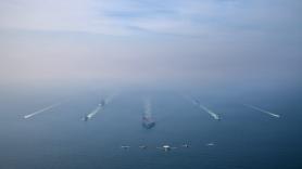 Irán asegura haber lanzado e impactado misiles contra el 'Abraham Lincoln', portaaviones de Estados Unidos