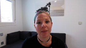 Una estadounidense se muda a Estepona y alucina la costumbre española más sagrada: "Trabajan para vivir, no viven para trabajar"