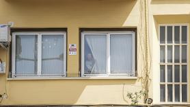 Una inquilina que debía abandonar la vivienda al vencer el contrato de alquiler se cae accidentalmente por la ventana y condenan al propietario