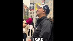 Un trabajador latino en Barcelona paga 950 euros de alquiler: "Salgo de un trabajo para irme a otro hasta las diez de la noche"